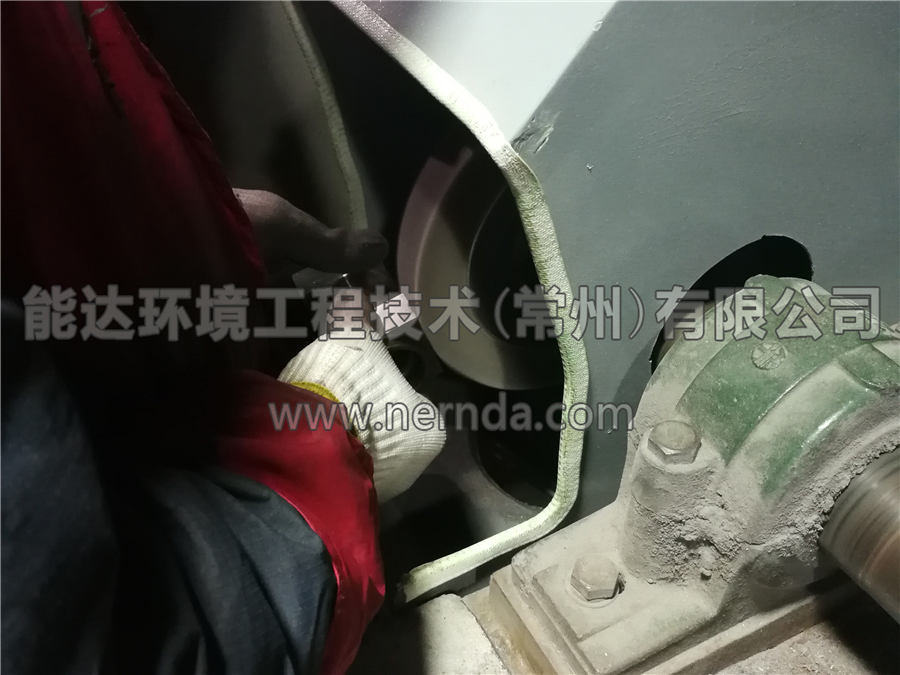  使用了我公司設(shè)計生產(chǎn)的濾筒除塵設(shè)備一段時間后，工人的工作環(huán)境得到了大大的改善